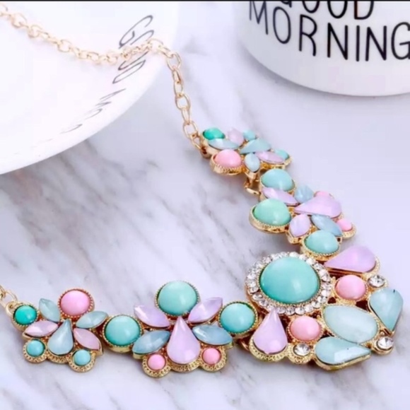 💎 Host Pick Glamorous Pastel Statement Necklace - Picture 5 of 8